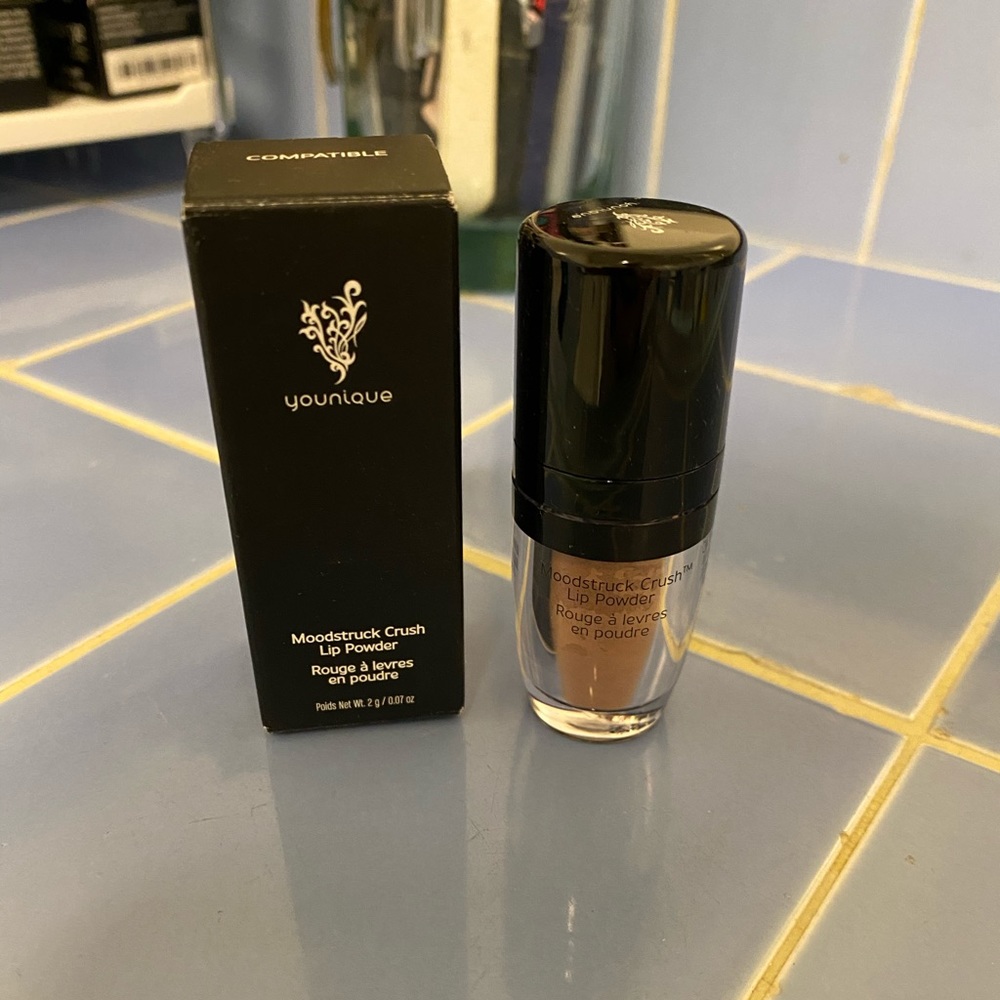 NWT Younique Lip Powder Matte Lipstick
